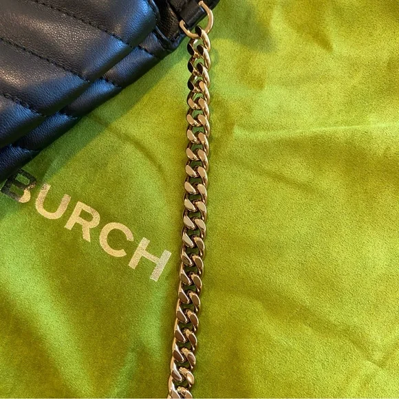 TORI BURCH Kira Chevron Wallet With Gold Chain - Picture 13 of 16